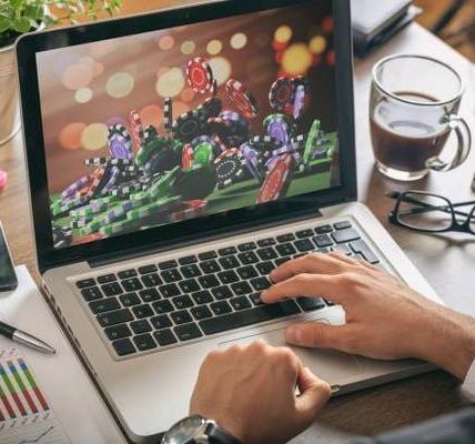 Comparing Free Play and Paid Online Casino Slots